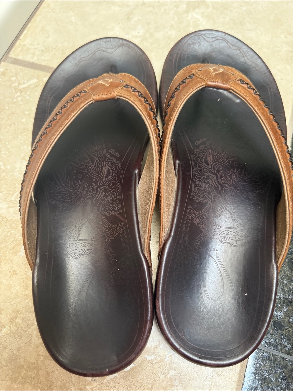 OluKai Mea Ola Mens Flip Flops with Dark Footbed - Picture 2 of 7